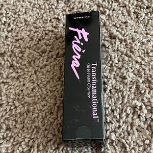 Transformational Oil-Free Cream Cleanser - Black